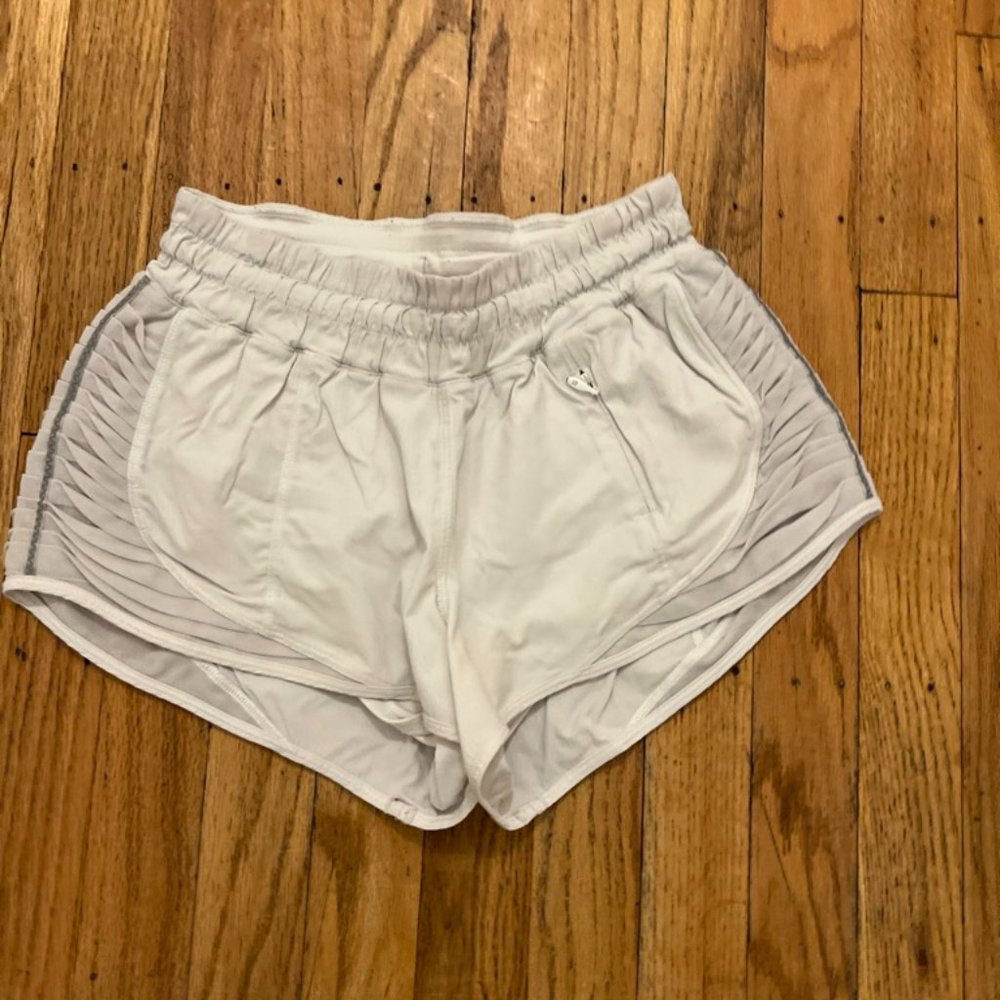White Lululemon Hotty Hot Short *Limited* 2.5" Size 2